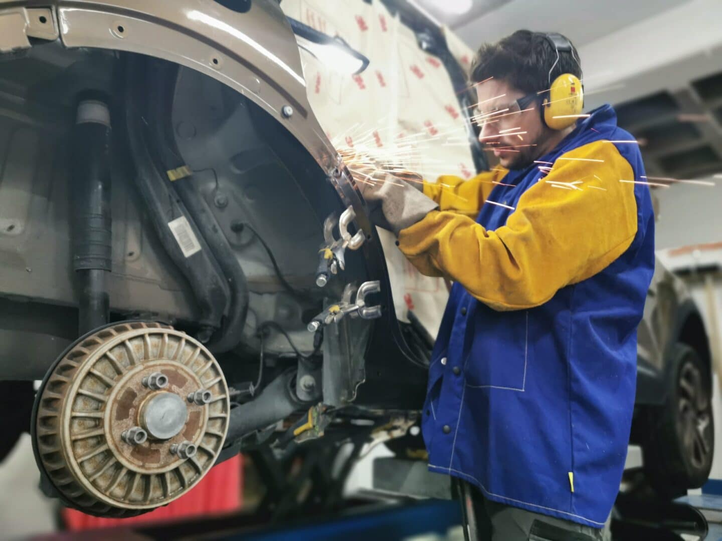 rcarrosserie x-clusive valais sierre noës débosselage rénovation phare polissage nettoyage shampoing siège retouche traitement odeur sinistre gestion tôlerie peinture voiture vitrage suissept