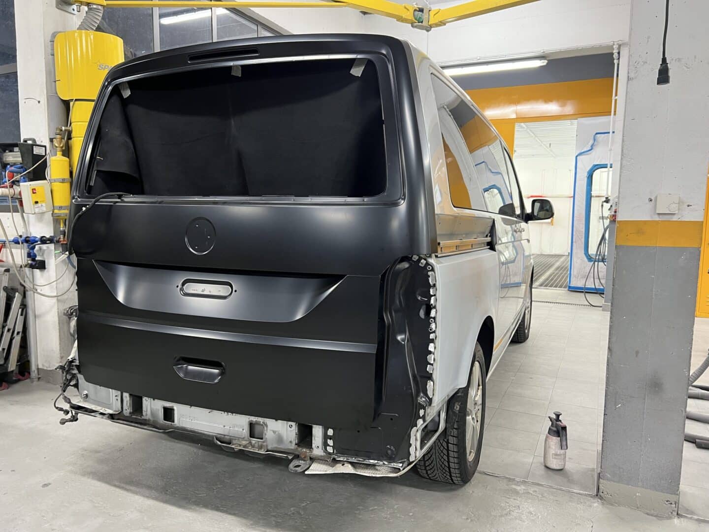 carrosserie x-clusive valais sierre noës débosselage rénovation phare polissage nettoyage shampoing siège retouche traitement odeur sinistre gestion tôlerie peinture voiture vitrage suisse